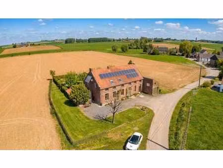 habitation de caractère sur un terrain de 16 ares !