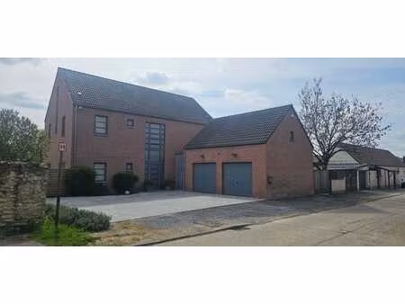 superbe villa 4 façades -faire offre à partir de 650.000 €