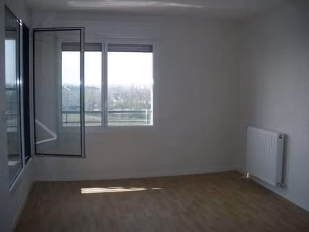 location appartement 3 pièces à saint-jacques-de-la-lande (35136) : à louer 3 pièces / 67m