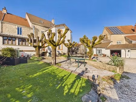 maison spacieuse avec revenus locatifs à velars-sur-ouche