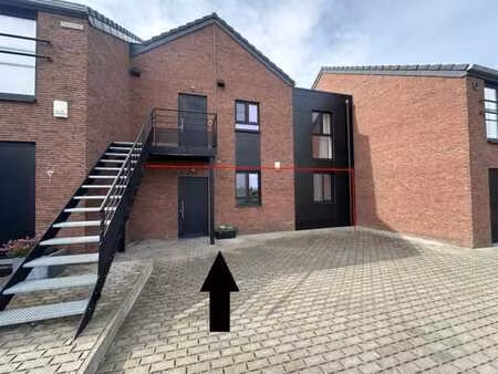 superbe rez-de-chaussée avec garage et box de stockage.