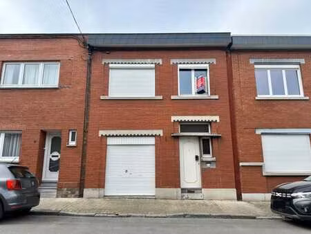 maison mitoyenne à renover avec jardin et garage