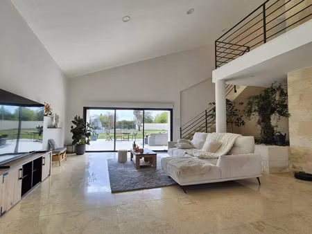 vente maison 8 pièces 250 m² à berson (33390)  649 000 €