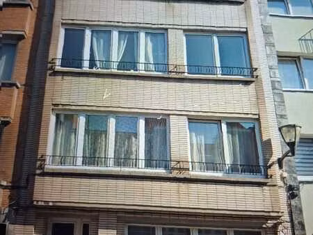 appartement 1 chambre lumineux au rez avec grand jardin.