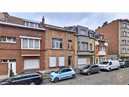 maison unifamiliale avec fort potentiel – actuellement divis