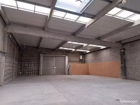 entrepôt 312m² à 472 m² avec bureau
