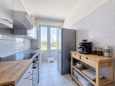 laeken : appartement deux chambres avec balcons