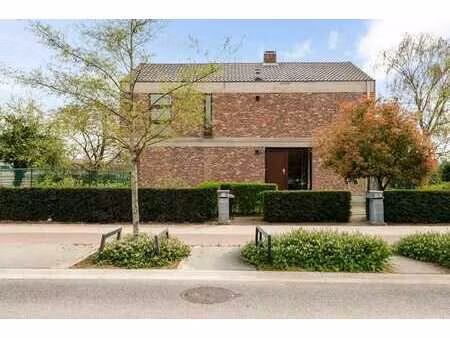 open bebouwing met 4 slaapkamers  2 badkamers en tuin in ...