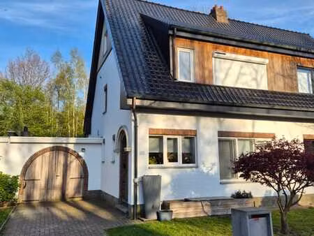 maison mitoyenne rénovée  rue calme  allée  garage  jardin