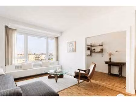 baigné de lumière : élégant appartement avec balcon sud