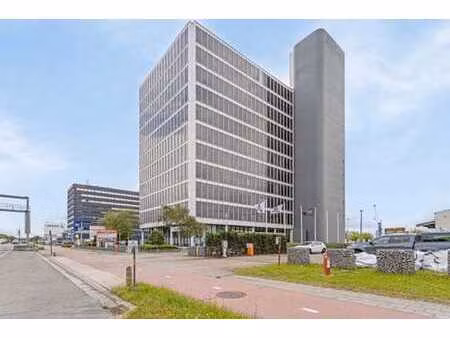 bureaux dans le bâtiment ahlers dans le port d'anvers