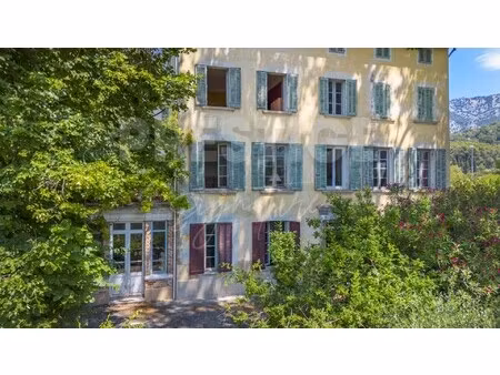 villa de luxe à vendre dans le quartier centre est