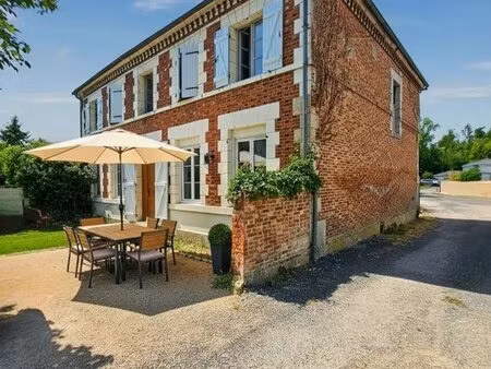 maison de 8 pièces de 225 m² en vente à écury-sur-coole