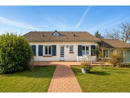 maison de 6 pièces de 137 m² avec piscine à les bordes