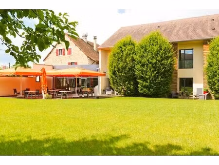 hotel restaurant sur la commune de courlans .