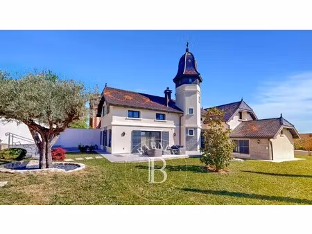 maison de luxe à vendre à vernaison