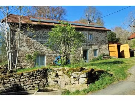 grange en pierre rénovée sur environ 1 265 m² de terrain