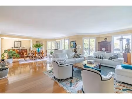 appartement de 6 pièces de 177 m² situé à enghien-les-bains