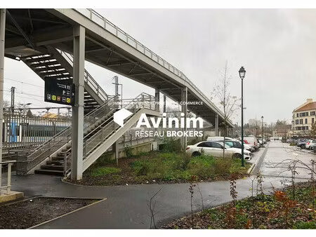 location local commercial