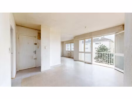 appartement bois d'arcy 4 pièces 67 81 m2 + 1 cave + 1 grenier + 1 parking extérieur