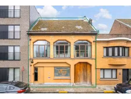 karaktervolle interbellumwoning met loods nabij de markt ...