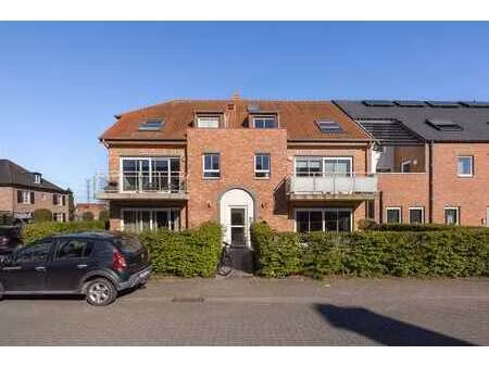 rustig gelegen gelijkvloers appartement met 2 buitenruimtes…