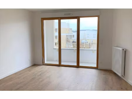 location appartement  65.43 m² t-3 à cornebarrieu  811 €