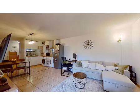 location appartement 2 pièces 48 m² à lyon 8 (69008)