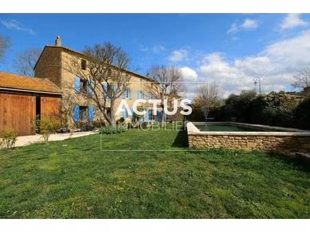 mas de caractère avec piscine au cœur de la provence