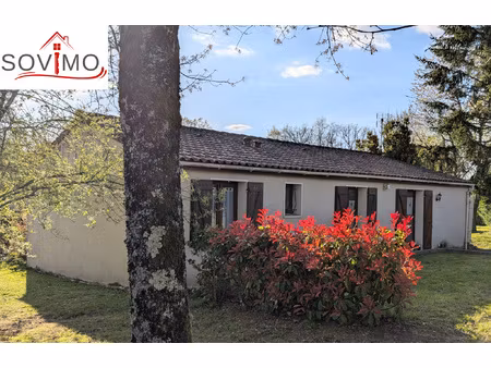 dans un agreable village  plain pied de 1985 indépendant ave