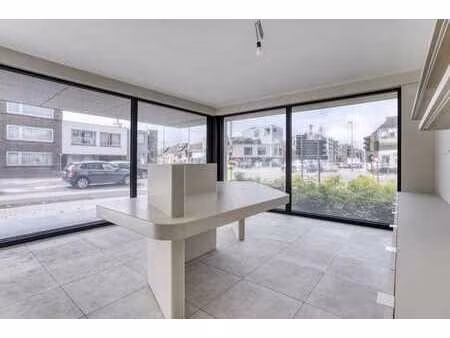 bureau dans un excellent emplacement à vendre à roeselare