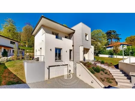 maison de luxe à vendre à vernaison