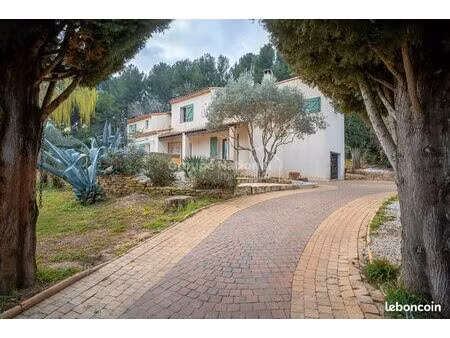 propriété 6 pièces 241 m²