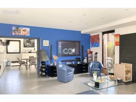 maison 5 pièces 313 m²