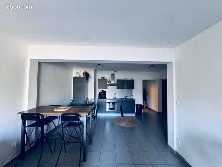 f4  82m2 près de courcelles chaussy