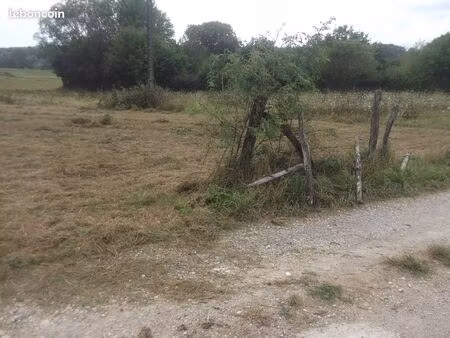 850 m2 de terrain de loisirs . palise 25870