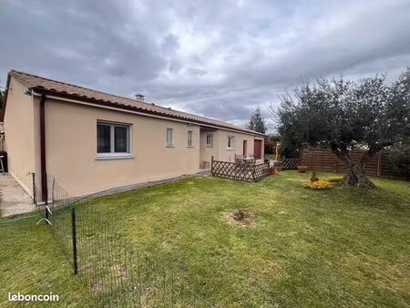 très joli plain-pied récent à léguillac de l'auche