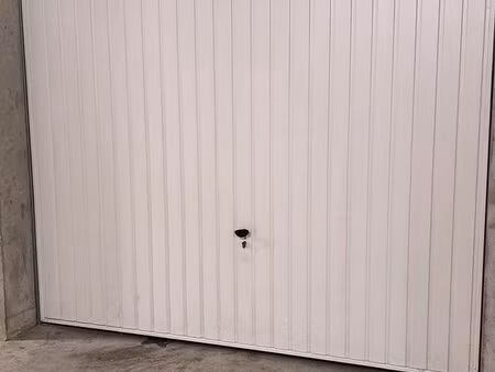 à louer garage fermé à vétraz-monthoux