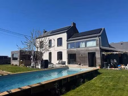 maison 4 façades avec piscine  bureau et jardin à leuze !