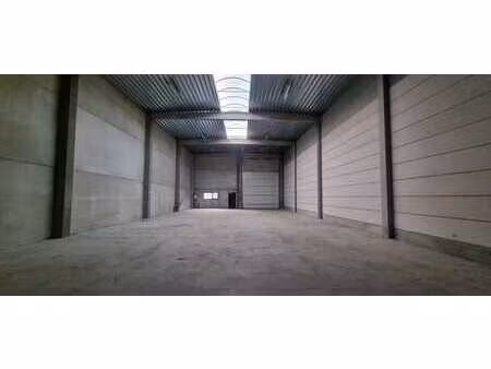 entrepôt d'environ 360 m² près de la sortie roeselare-haven