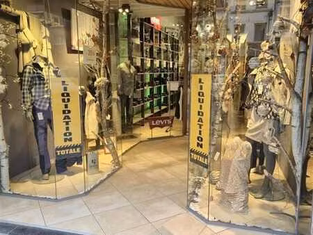 commerce situé au centre ville de bastogne