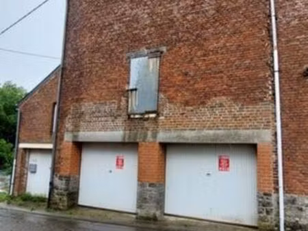 3 garages avec atelier et vaste fenil sur 1 are 33