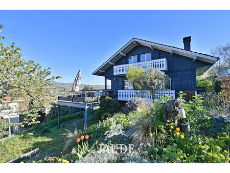 chalet authentique de 115 m2 avec garage double et vue dégag