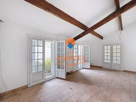 st cyr la miolane haut de villa type 5 en dernier etage a re