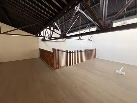 location commerce 117 m²