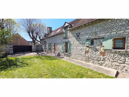 a vendre maison en pierres de 93 m2 habitables sur la commun