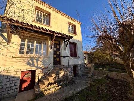 location maison 4 pièces  80.00m²  saintes