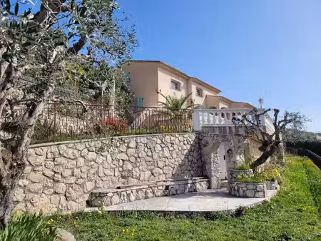 vaste propriété avec vue panoramique