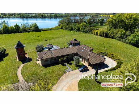 propriété d'exception de 335 m² habitable sur 2 hectares de terrain