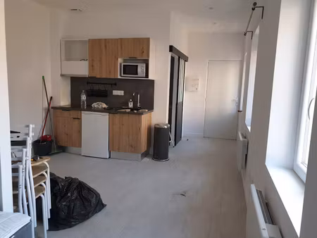 très bien situé  t2 meublé avec cave